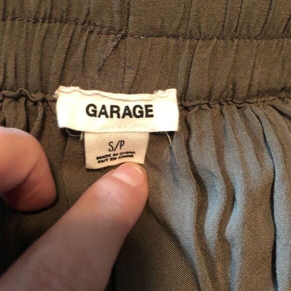 3 for $30! Olive green garage skirt. With pockets - Picture 5 of 9